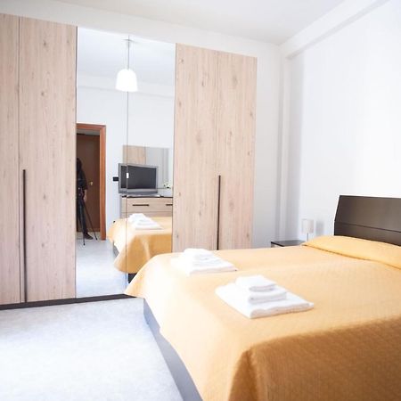 Cozy Apartments De Gasperi Bari Exterior foto